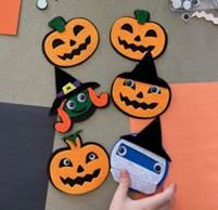 A group of felt pumpkins

Description automatically generated