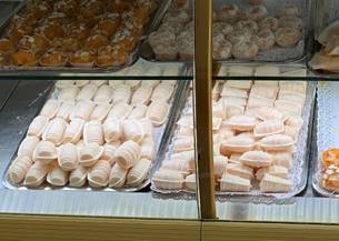 A picture containing pastry, several, shop

Description automatically generated