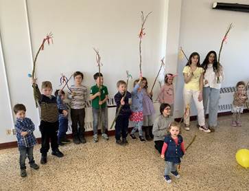 A group of children holding sticks

Description automatically generated