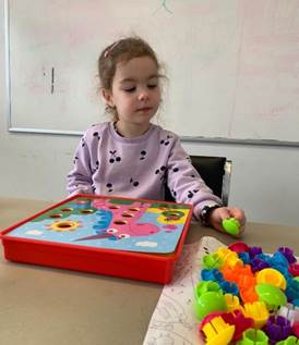 A child playing a game
Description automatically generated