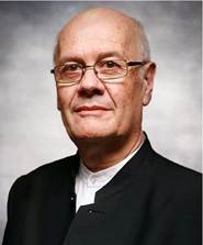 A person wearing glasses and a black jacket

AI-generated content may be incorrect.