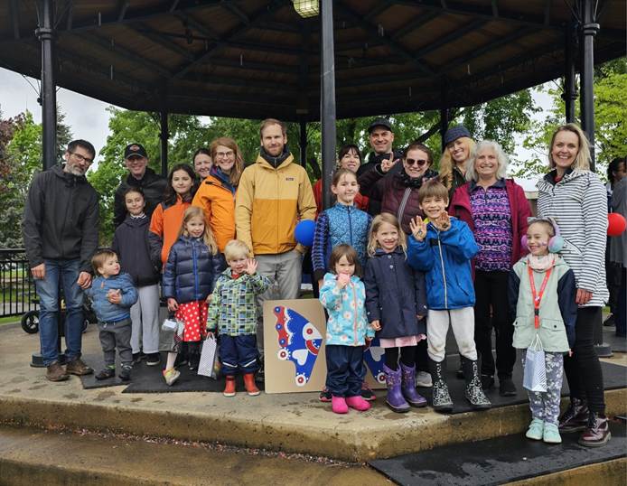 A group of people posing for a photo
AI-generated content may be incorrect.